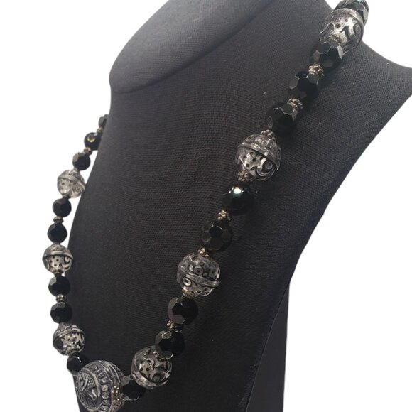 Vintage Black and Silver Fashion Necklace - Picture 3 of 10